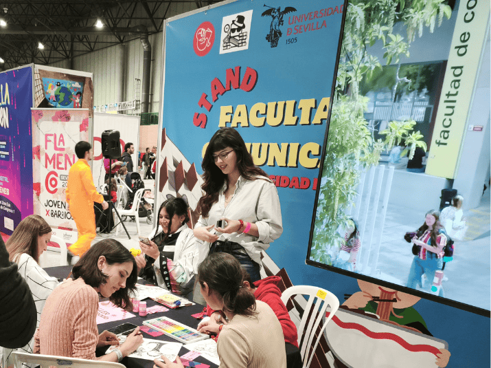 Stand de la Facultad de Comunicación en Mangafest 2024 en Sevilla